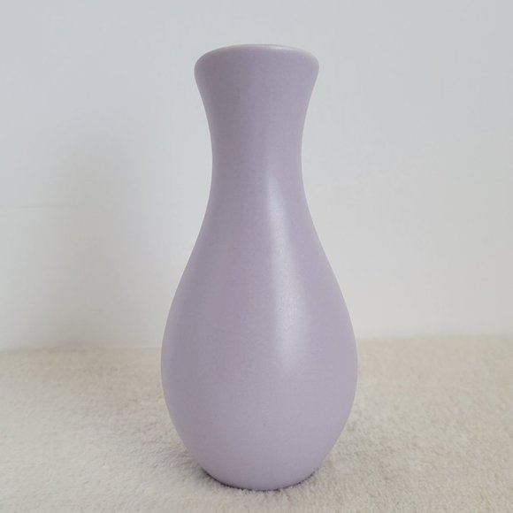 Beautiful Pastel Purple Bud Vase - Picture 4 of 10